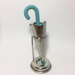 Infuseur à thé inox et silicone design forme de parapluie